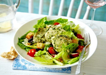 Salada de frango com pesto