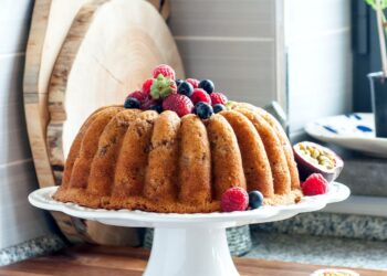 Bolo de pera e iogurte