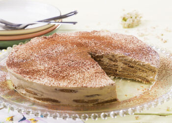 Bolo de bolacha com café