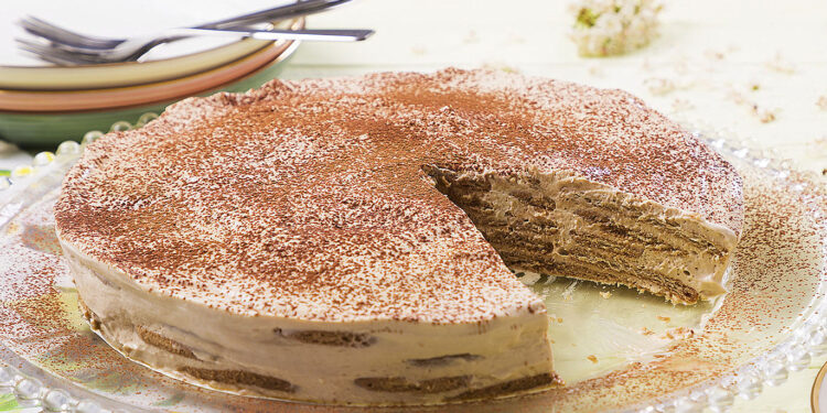 Bolo de bolacha com café