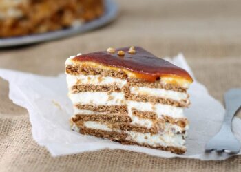 Bolo de bolacha com natas