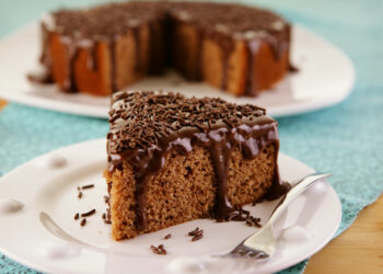 Bolo de café húmido e fofo