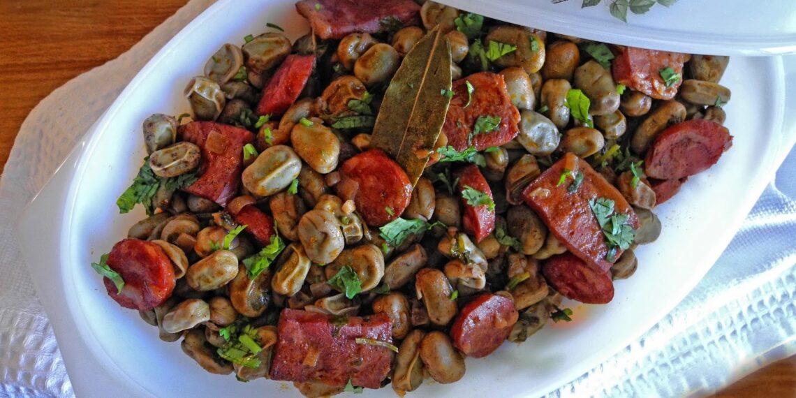 Favas com chouriço