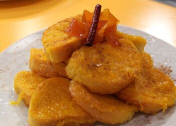 Rabanadas com calda de laranja