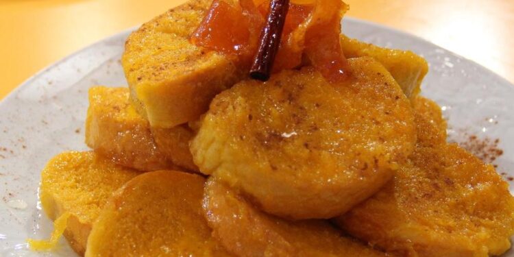 Rabanadas com calda de laranja