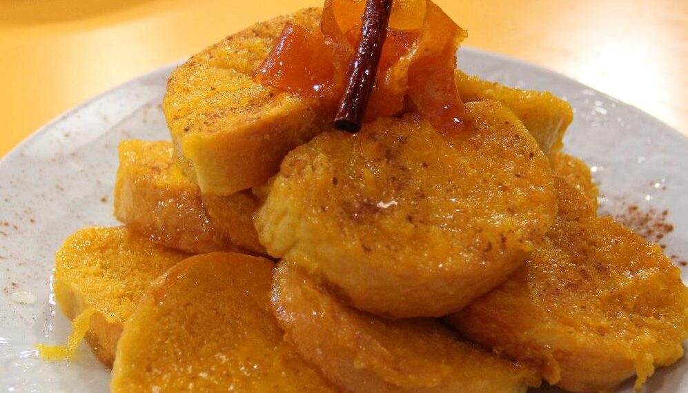 Rabanadas com calda de laranja