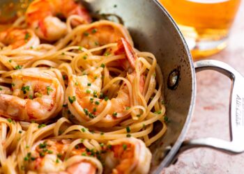 Massa de arroz com gambas