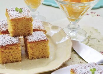 Bolo de cenoura e coco