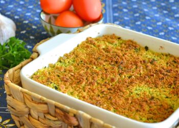 Bacalhau desfiado com broa