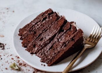 Bolo de chocolate húmido e fofo