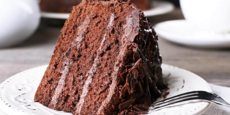 Bolo de chocolate recheado simples