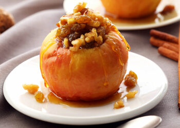 Maçãs assadas com vinho do Porto e canela