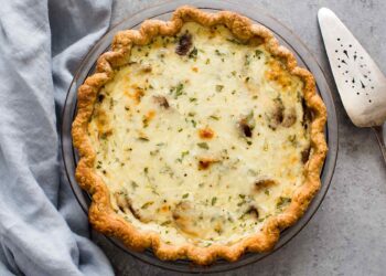 Tarte de cogumelos e iogurte