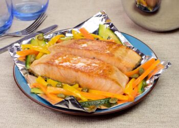 Papelote de salmão assado no forno