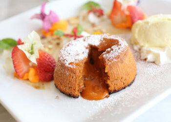 Petit gâteau com leite condensado