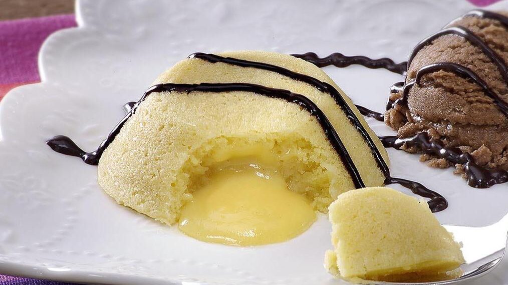 Petit gâteau de chocolate branco