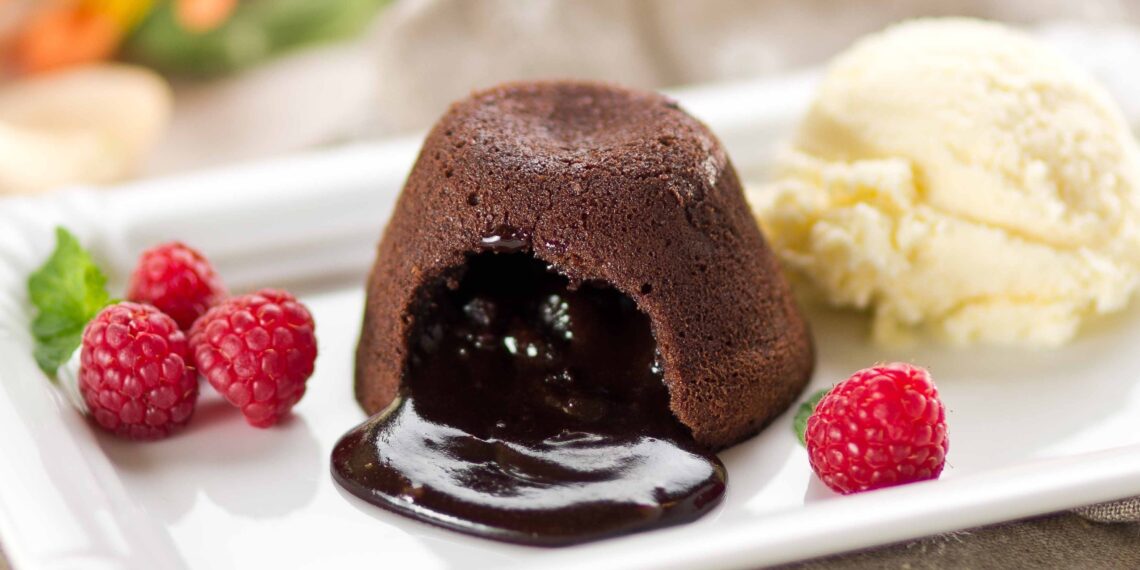 Petit gâteau de chocolate em pó