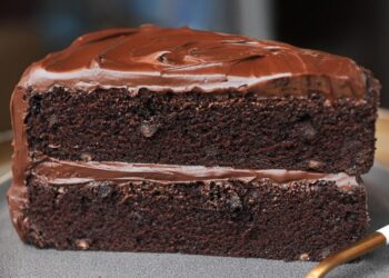 Bolo de chocolate cremoso de liquidificador