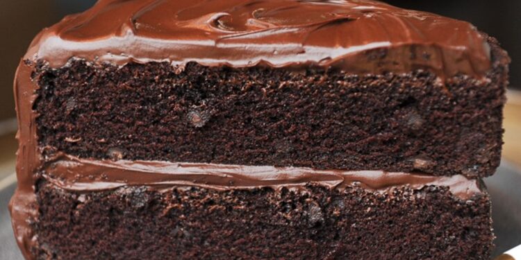 Bolo de chocolate cremoso de liquidificador