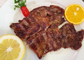 Plumas de porco preto grelhadas