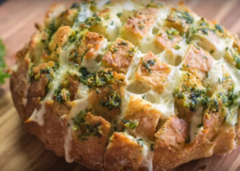 Pão de alho com queijo mozzarella