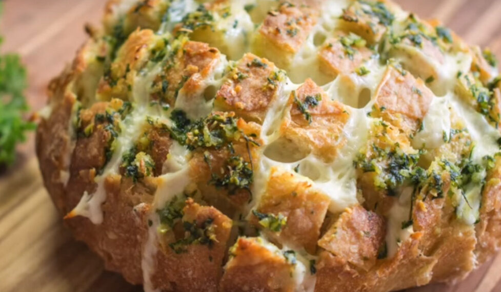 Pão de alho com queijo mozzarella