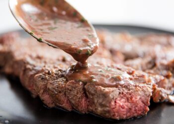 Bife com molho de farinheira