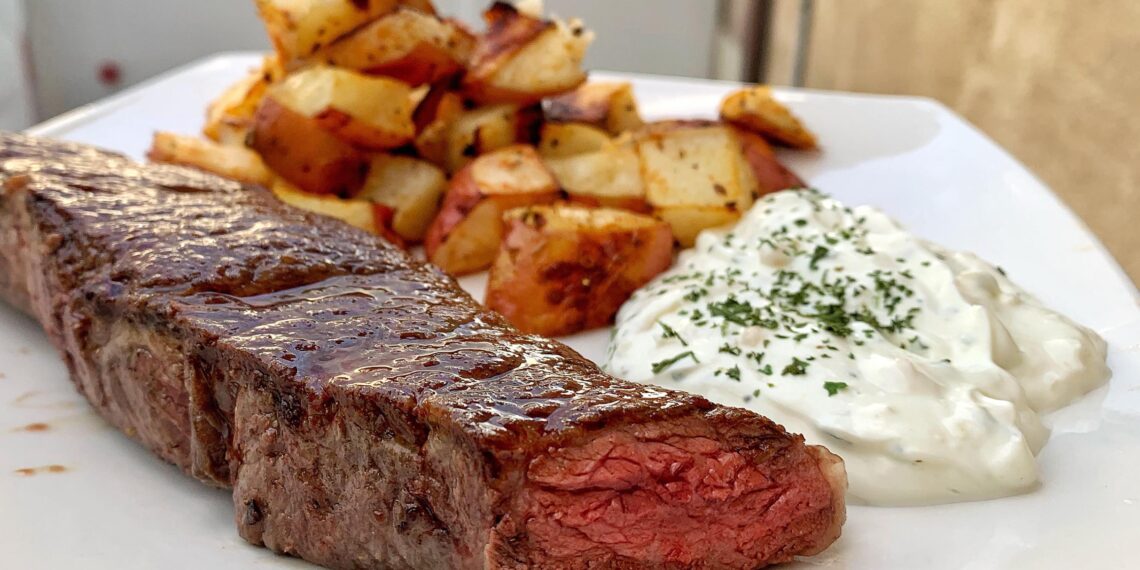 Bife com molho bechamel