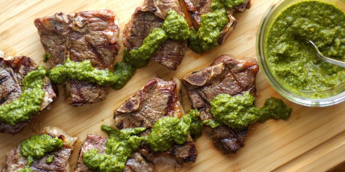 Bife com molho de hortelã