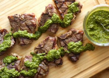 Bife com molho de hortelã