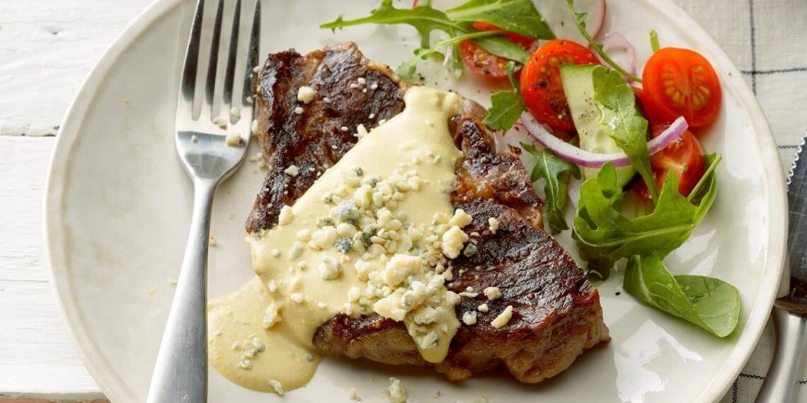 Bife com molho de mostarda Dijon