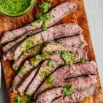 Bife com molho de ervas aromáticas