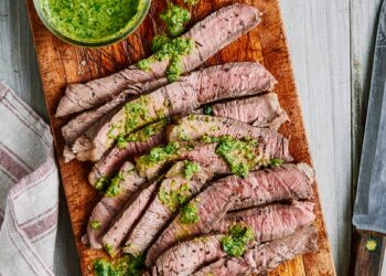 Bife com molho de ervas aromáticas