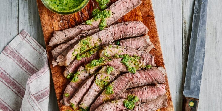 Bife com molho de ervas aromáticas