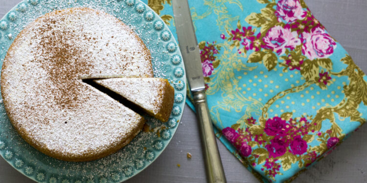 Bolo de cenoura e canela