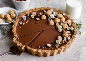 Tarte de chocolate com massa quebrada
