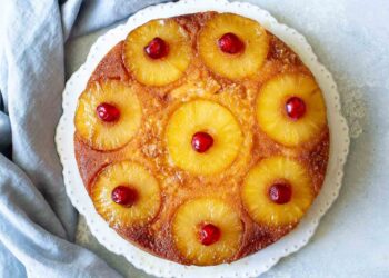 Bolo de ananás húmido e fofo