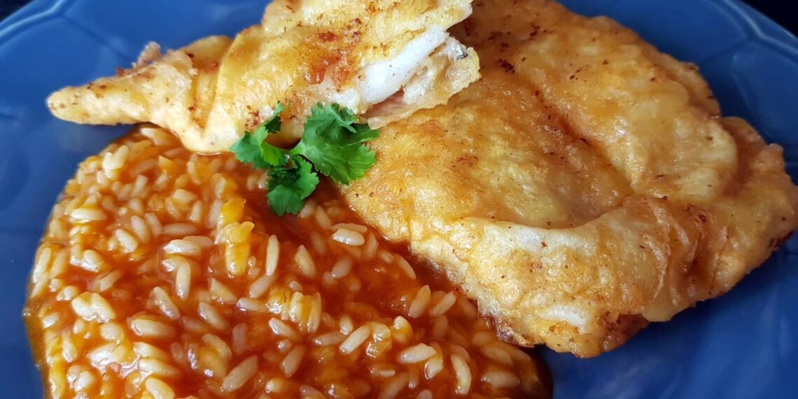 Pescada frita com arroz de tomate