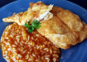 Pescada frita com arroz de tomate