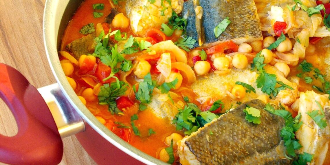 Bacalhau com grão e tomate