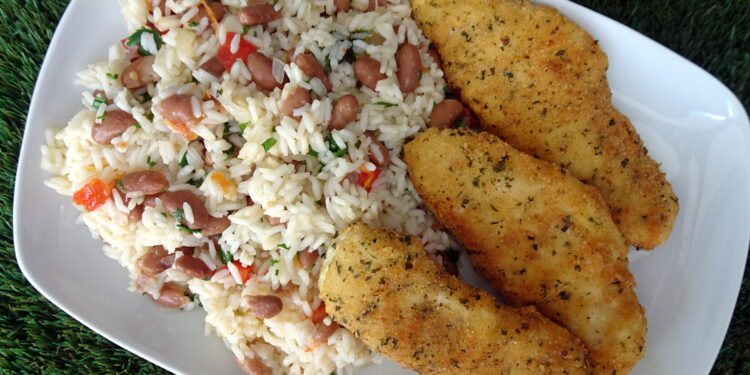 Pescada frita com arroz de feijão