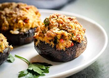 Cogumelos recheados com alheira