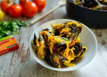 Mexilhões de cebolada