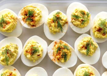 Ovos recheados com atum
