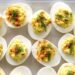 Ovos recheados com atum