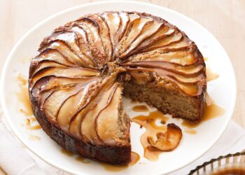 Bolo de pera húmido e fofo