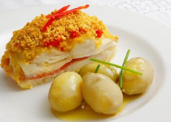 Bacalhau com capa de broa