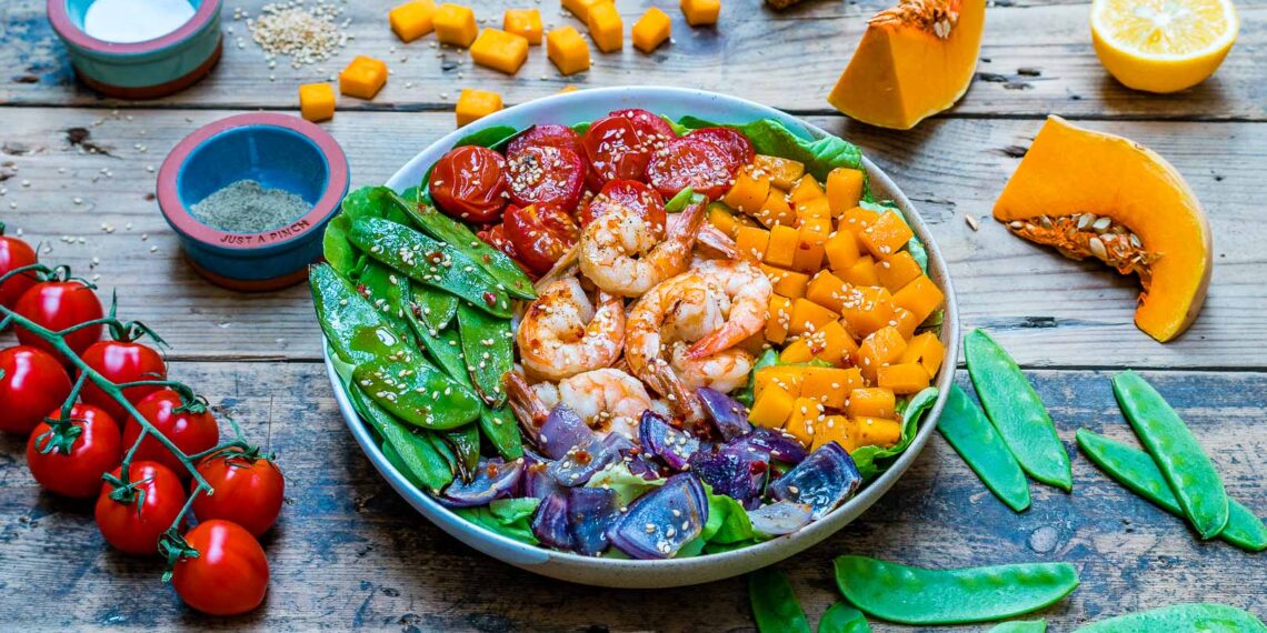 Salada de camarão com legumes