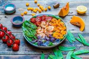 Salada de camarão com legumes
