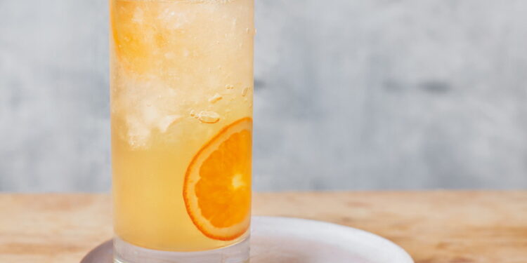 Gin com mel e laranja